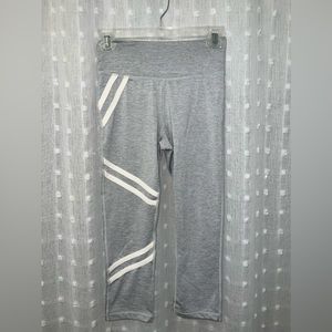 Cropped gray leggings with white stripes